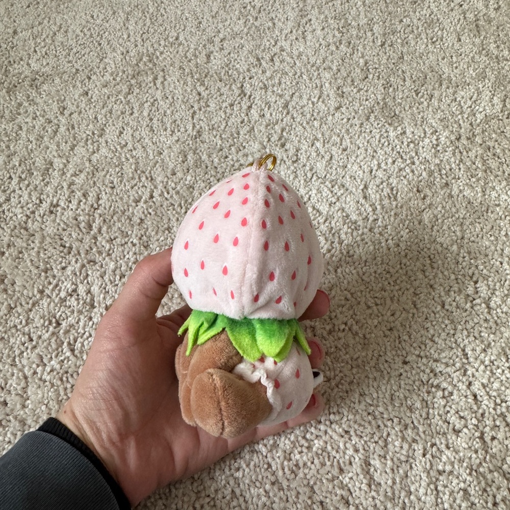 Disney Strawberry Dale Keychain – SOLD OUT – Rare Collector Item - Picture 4 of 7